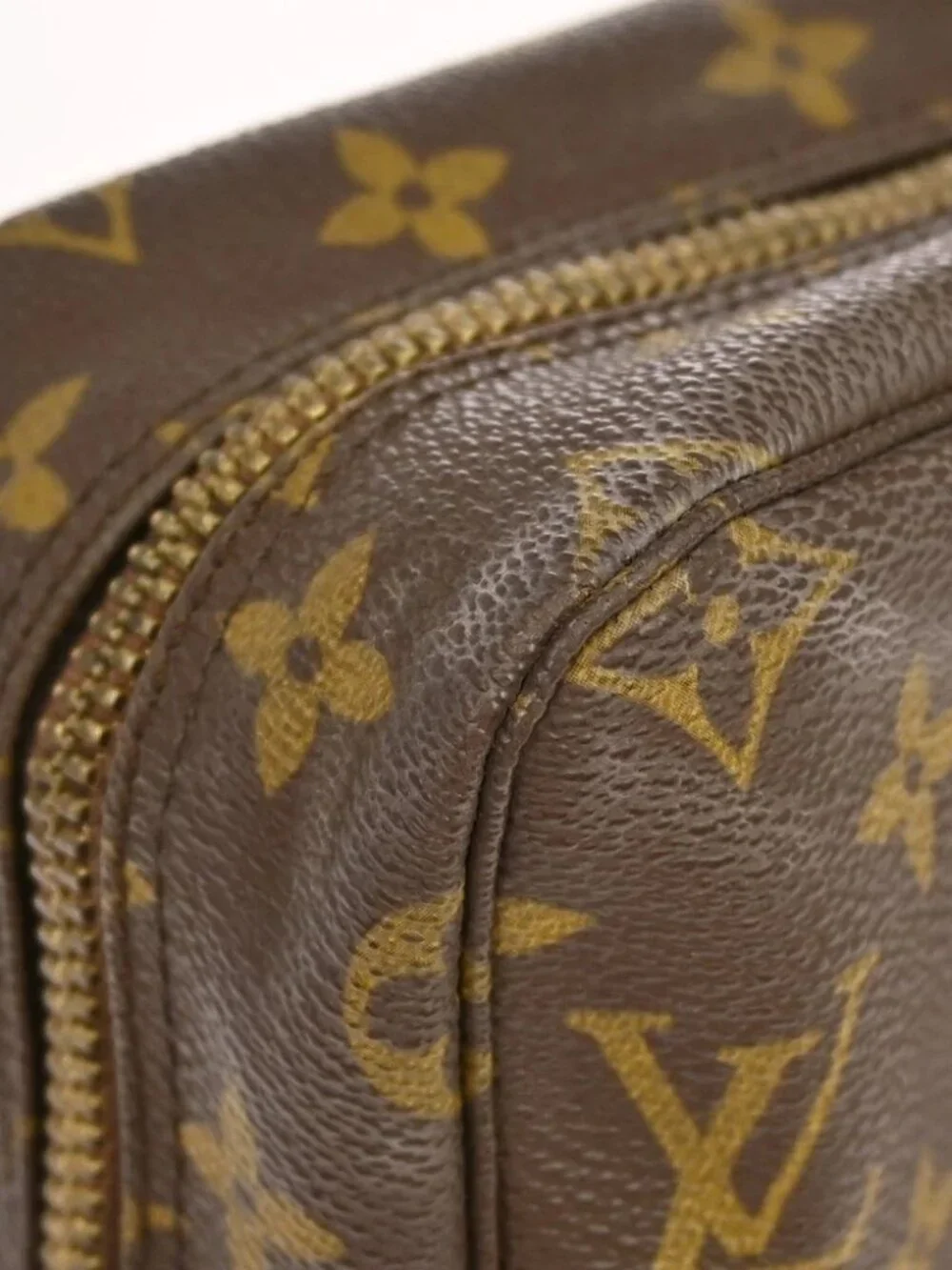 LOUIS VUITTON TROUSSE TOILETTE 28 COSMETIC POUCH